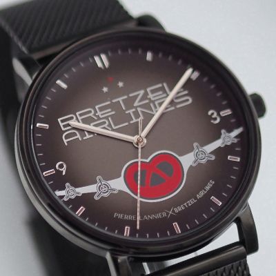 Montre Noire - Bretzel Airlines Blason - Rouge - Bracelet Milanais 0,6 mm Noir